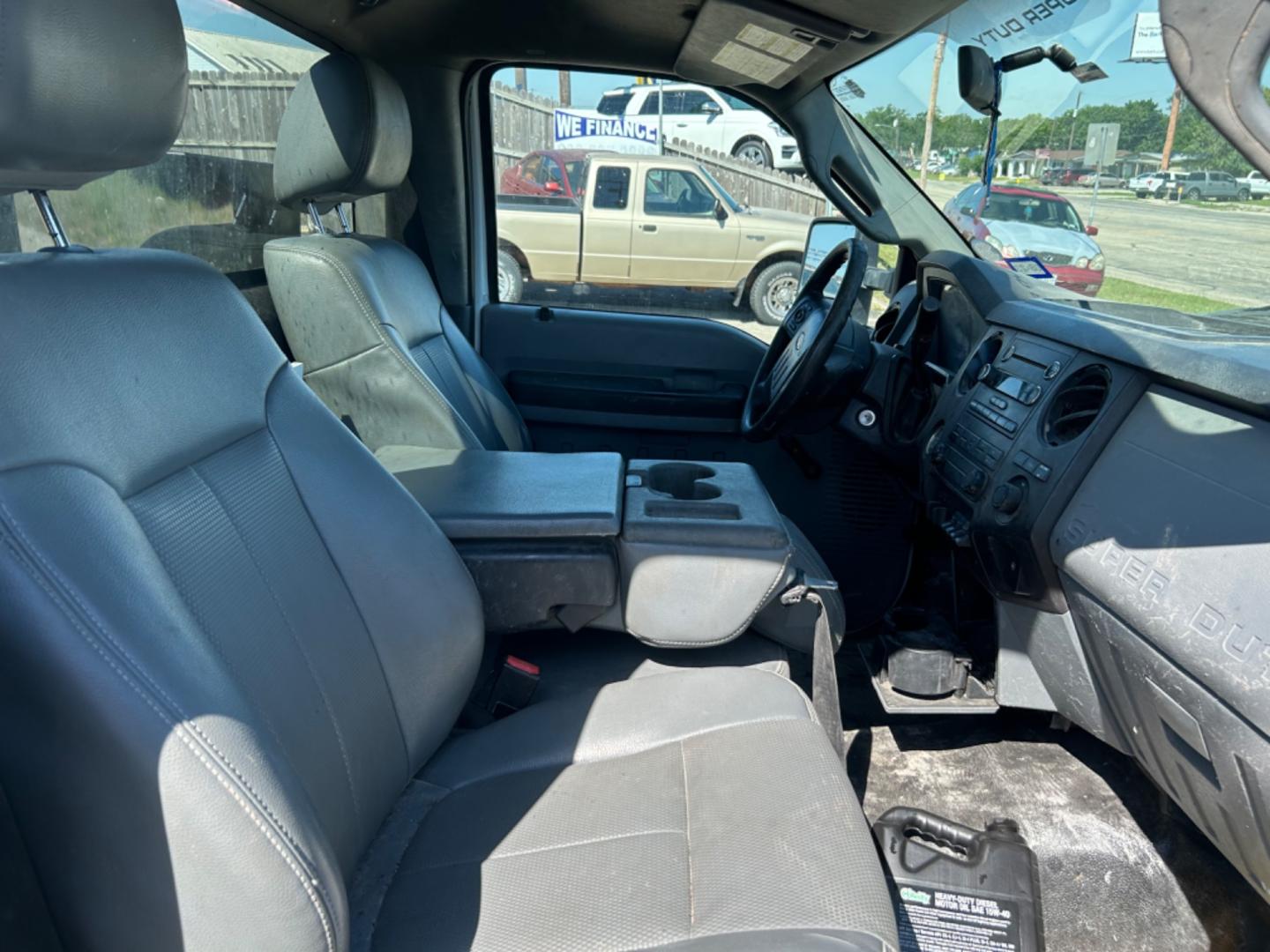 2013 White Ford F-550 (1FDUF5GTXDE) with an 6.7L V8 F OHV 32V engine, Automatic transmission, located at 1687 Business 35 S, New Braunfels, TX, 78130, (830) 625-7159, 29.655487, -98.051491 - Photo#3